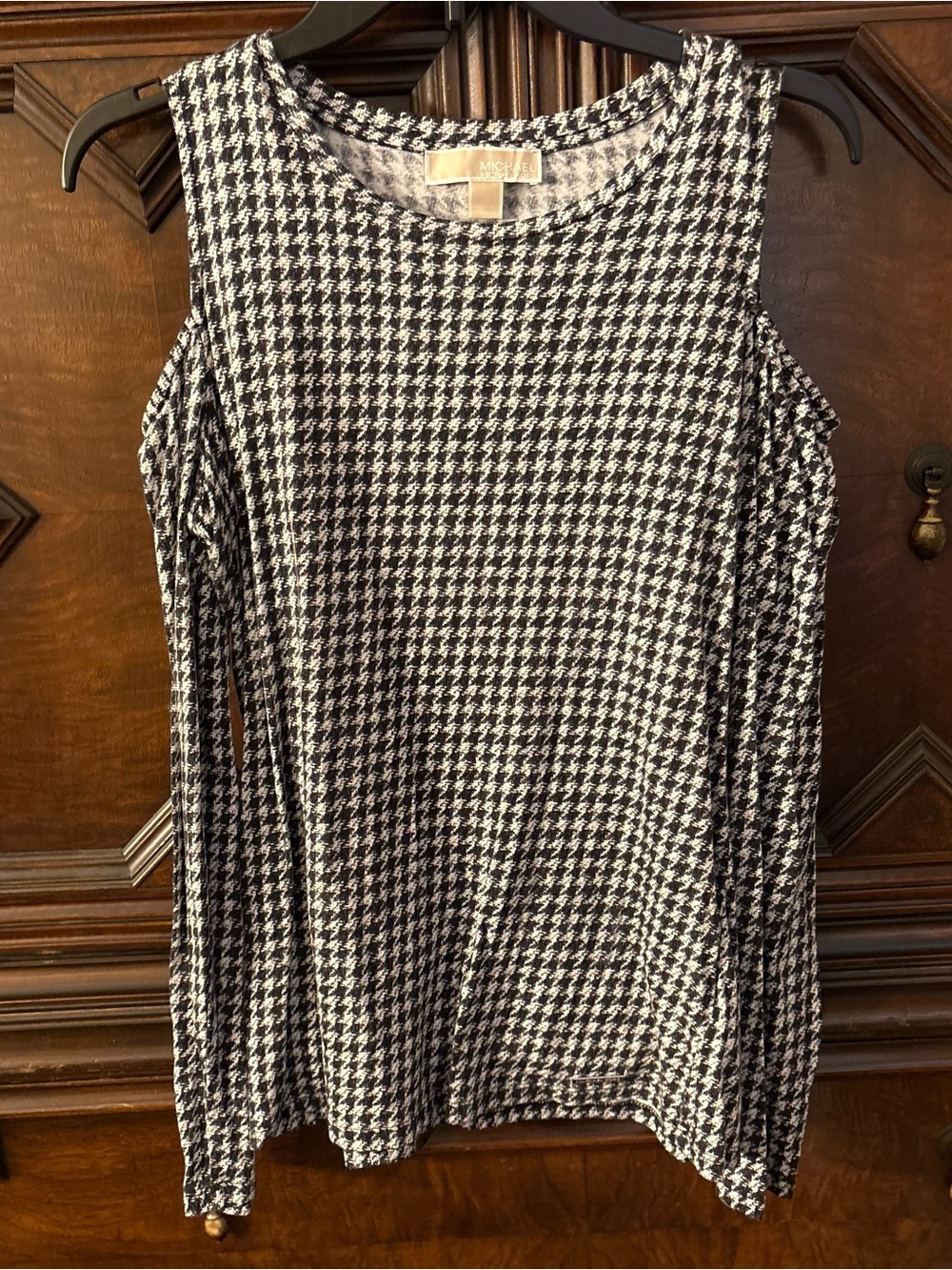 Michael Kors Black & White Houndstooth Cold-Shoulder Top long sleeve